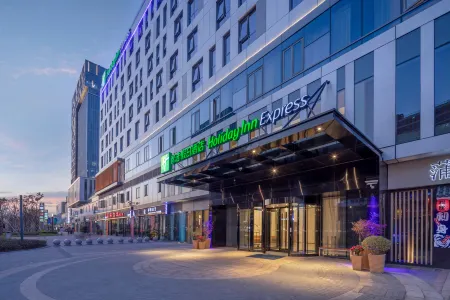 Holiday Inn Express Shanghai Huijin Отели рядом с достопримечательностью «Shanghai University of Political Science and Law»