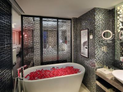 ロイヤルデラックスルーム(キング)(エグゼクティブラウンジアクセス) ホテル ロイヤル ホイアン Mギャラリーの写真