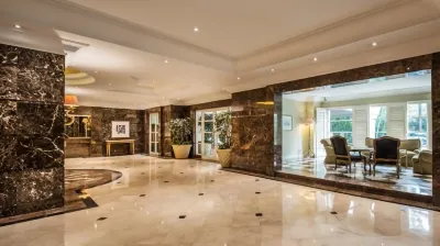 Batavia Hotel & Serviced Apartments Hotel dekat Stadion Utama Gelora Bung Karno
