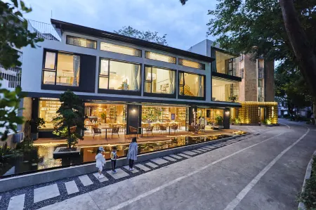 Itree Lake View Academy Hostel Отели рядом с достопримечательностью «Hejiang Attic»