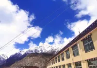 Ranwu View Hotel Hotel dekat Ranwu Lake