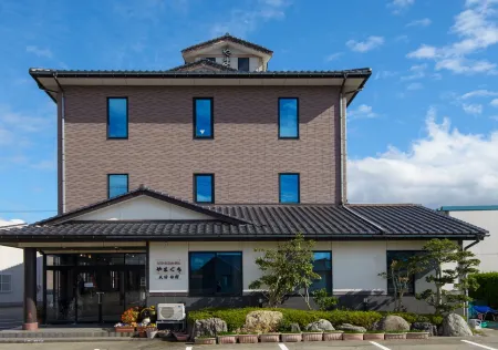 Business Hotel Yamaguchi Отели рядом со станцией JR Chiji station