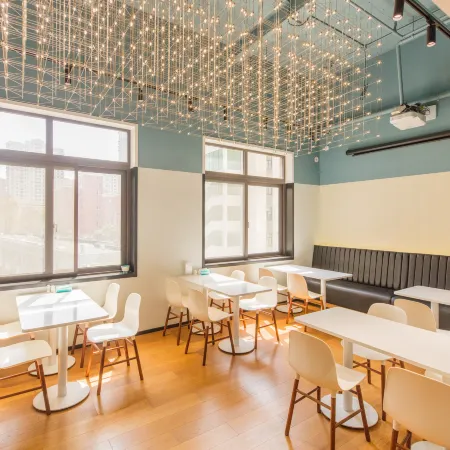 LIHE HOTEL Отели рядом с достопримечательностью «Станция метро Xujiahui»