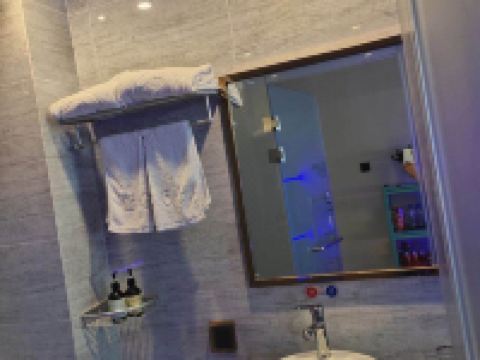 安康丽都CC酒店 - 基友开黑五人间