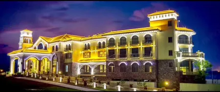 Jinkai Shengyucheng Hotel Sihui Отели рядом с достопримечательностью «Liuzu (Six Ancestors) Temple»