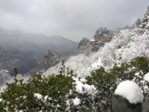 Wudang Mountain Huarong Villa