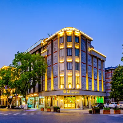 Fuyun Minguo Theme Hotel Hotels near Du Yuesheng Mansion