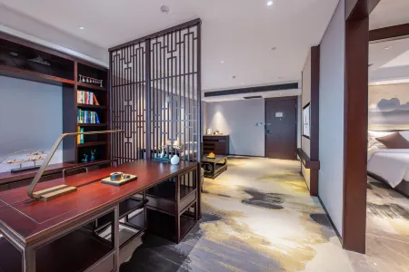 Rezen Dong Hotel (Baoding Passenger Transport Center Yuhua Road Branch) Отели рядом с достопримечательностью «Baoding Zoo»