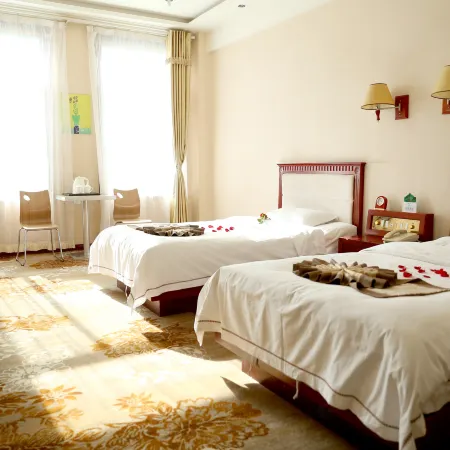 Towo Holiday Hotel(West Lake Park, Lingwu Center Plaza)