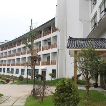 Water East Township House · River Bay Manor