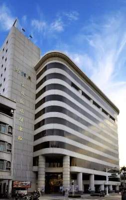 鮪魚家族飯店-屏東館 麟洛車站附近的飯店