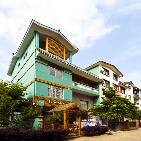 Wuyishan Pengjia Xiaoyuan Homestay Отели рядом с достопримечательностью «Wuyishan Municipal Hospital»