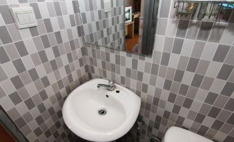 Jinshanhu Hotel - Housity