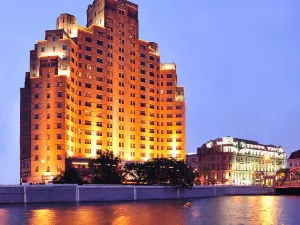 Broadway Mansions Hotel