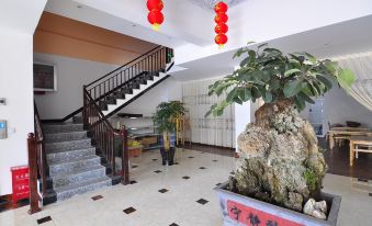 Luoping Xinding Express Hotel