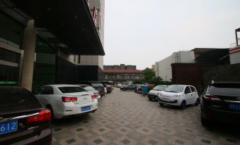 Motel 168 (Shanghai Hongqiao Hub, Qixin Road Metro Station)