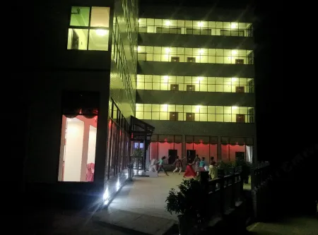 Sanxia Shijia Holiday Hotel