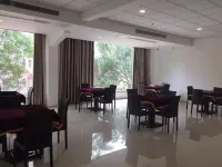 Red Apple Hotel