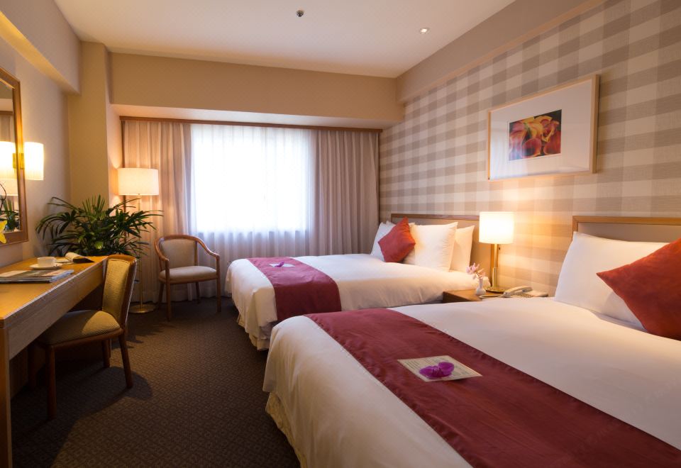 호텔 로비와 객실 편의시설