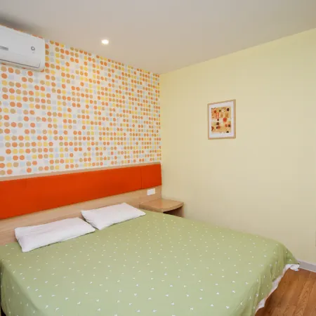 Lujiang Lejia Express Hotel