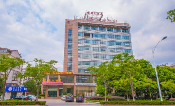 Golden Luck Hotel - Housity