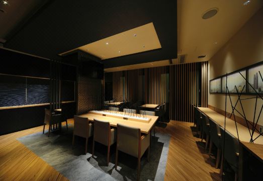 도미인 호텔의 대욕장 또는 노천탕 내부 모습