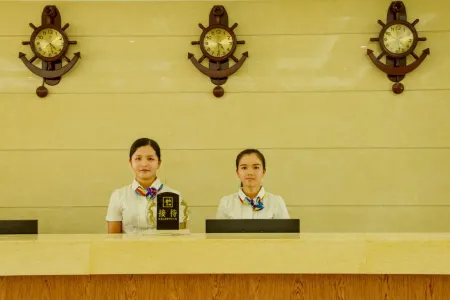 Qionghai Senlinhu Grand Hotel Отели рядом с достопримечательностью «Yuchan Palace»