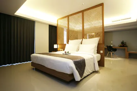 Crown Prince Hotel Surabaya Managed by Midtown Indonesia Отели в г. Сурабая