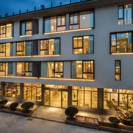 Wuyishan Liuyue Mountain Stream Hotel (Sangu Resort Chongxi Walkway Branch)