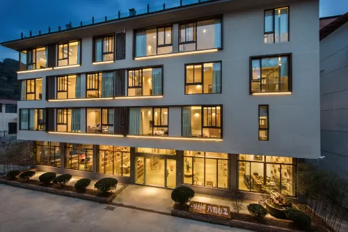 Wuyishan Liuyue Mountain Stream Hotel (Sangu Resort Chongxi Walkway Branch)