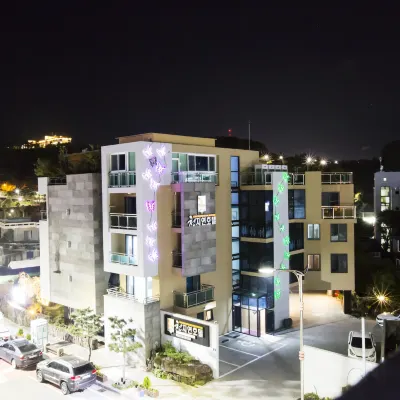 Cheonjiyeon Hotel Отели рядом с достопримечательностью «Парк Сэсум»