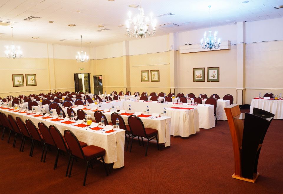 Cresta Jameson Hotel Over view