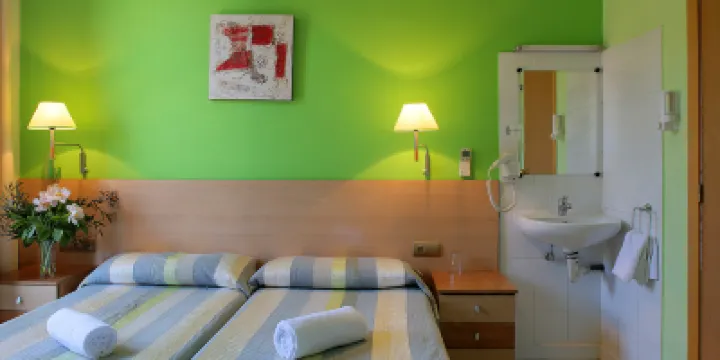 Hostal Felipe 2 Các khách sạn gần Nhà thờ La Seu của Barcelona