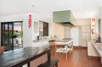 Ballina Travellers Lodge Hotels in East Ballina