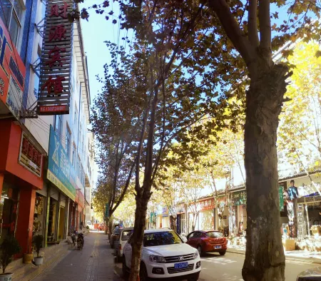 Wuyuan Caiyuan Hotel Отели рядом с достопримечательностью «Fengyuzhen»