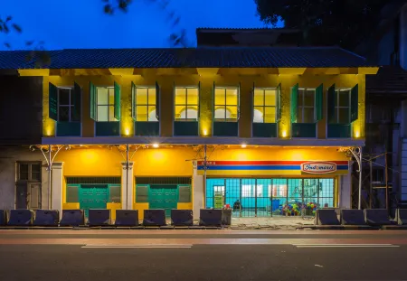 Wonderloft Hostel Kota Tua Отели рядом со станцией Jakartakota Station