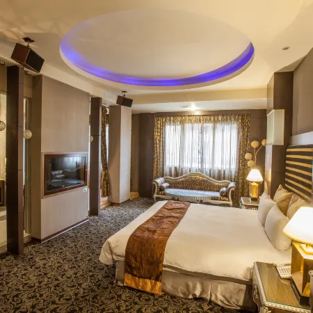 Pine-Breeze Hotel