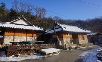 Ganghwado Jangbogoo Hanok Pension