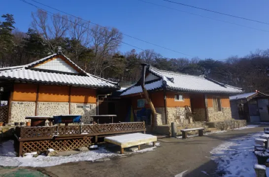 Ganghwado Jangbogoo Hanok Pension Отели рядом с достопримечательностью «Музей истории Канхва»