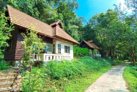 Sappraiwan Elephant Resort & Sanctuary