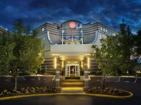 Sheraton Boston Needham Hotel Отели в г. Ньютон