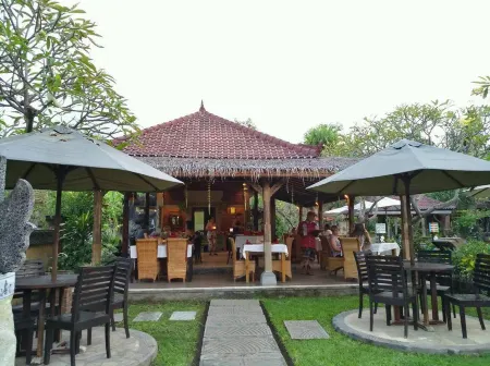 Tirta Sari Bungalow Отели рядом с достопримечательностью «Biorock Pemuteran bali»