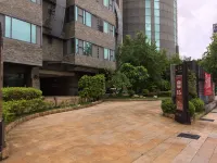 ALL-UR Boutique Motel Kaohsiung Branch Hôtels à proximité de : Station de métro Dadong