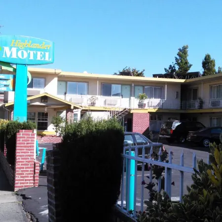 Highlander Motel
