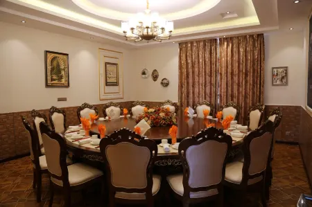 Dingyi Hotel Hongyuan Отели рядом с достопримечательностью «Ruixiang Tower»