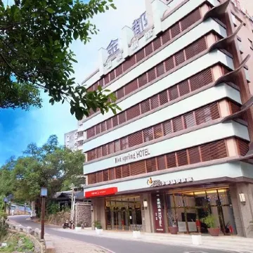 Golden Hot Spring Hotel Отели рядом с достопримечательностью «Бэйтоу»