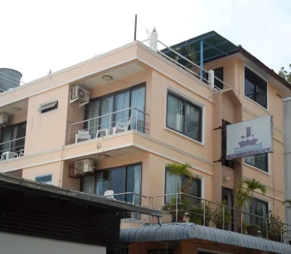 J Hotel Hotels near Bluedragon Cabaret