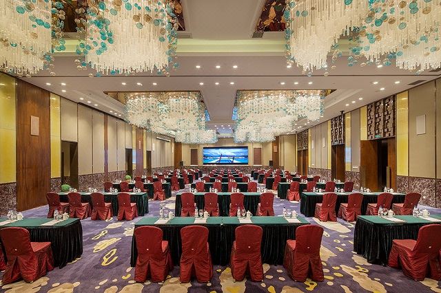 알로하 오션프론트 스위트 리조트 수영장