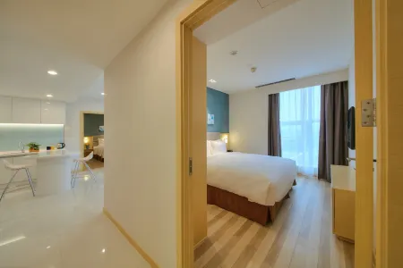 Holiday Inn Express Luoyang Yichuan Отели в г. Ичуань