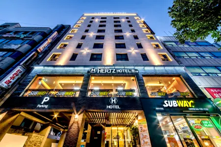 Jeju Boutique Hertz Hotel Отели рядом с достопримечательностью «Драконный головный рок»